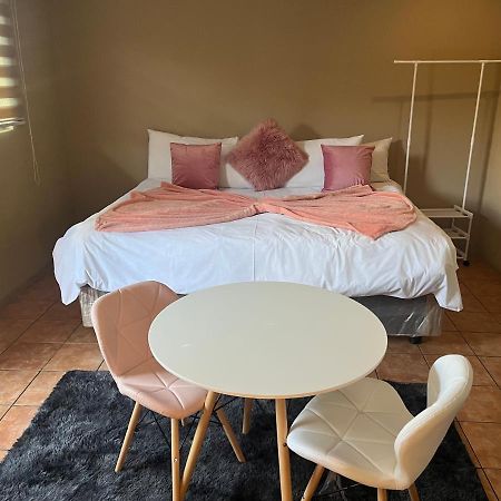 Mofolo Guest House Soweto Kültér fotó