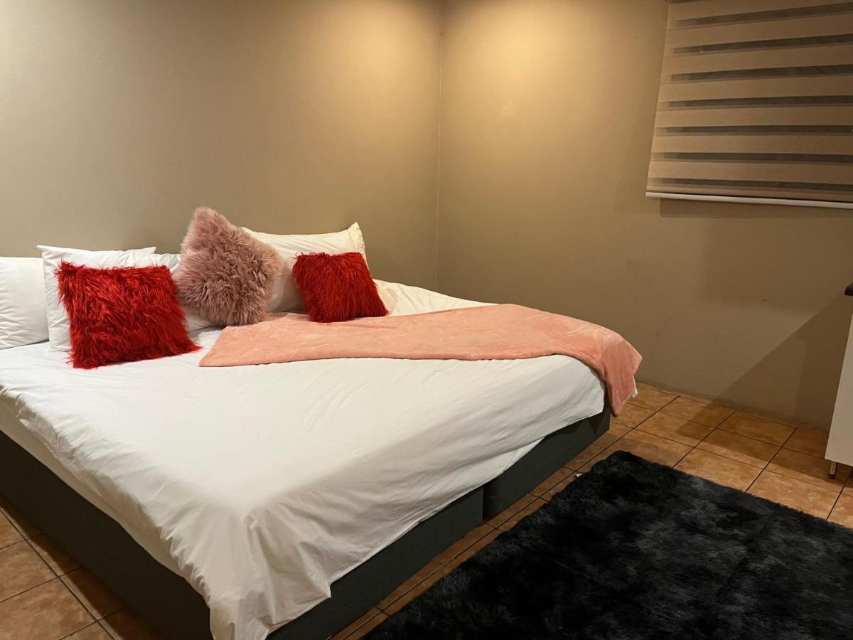 Mofolo Guest House Soweto Kültér fotó