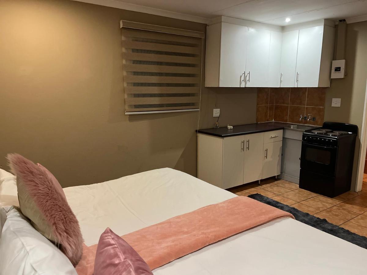 Mofolo Guest House Soweto Kültér fotó