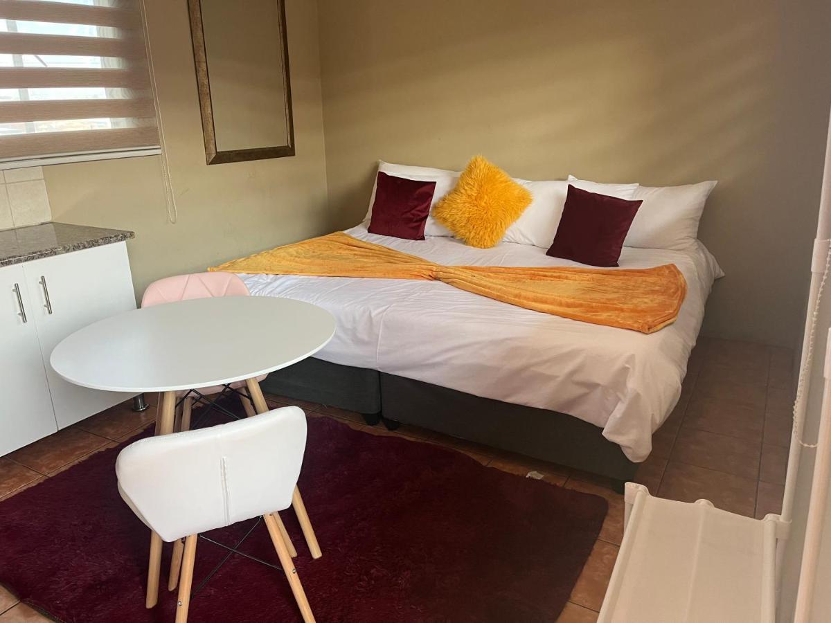Mofolo Guest House Soweto Kültér fotó